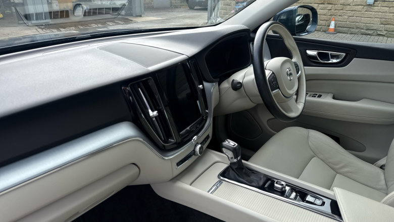 Volvo Xc60 2.0 D4 Momentum 5dr AWD Geartronic Diesel Estate